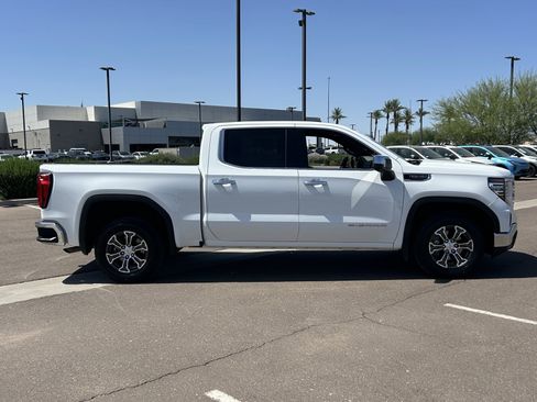 Certified 2025 GMC Sierra 1500 SLT RWD image 6