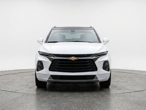 Used 2025 Chevrolet Blazer LT FWD image 2