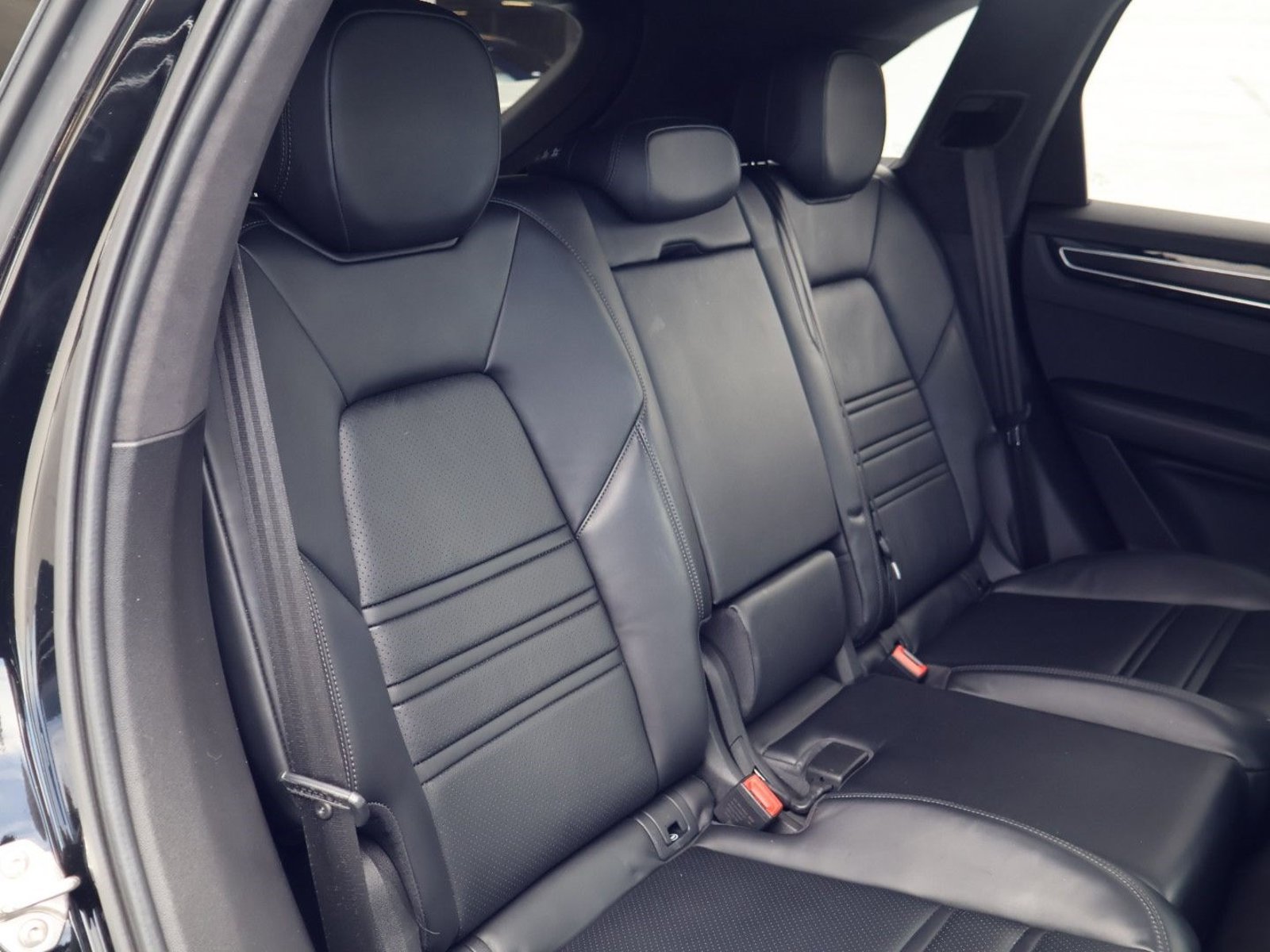 Used 2023 Porsche Cayenne GTS w/ Premium Package Plus AWD/4WD image 23