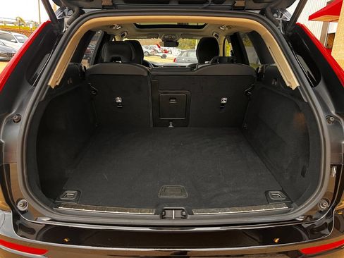 Used 2025 Volvo XC60 B5 Plus image 17