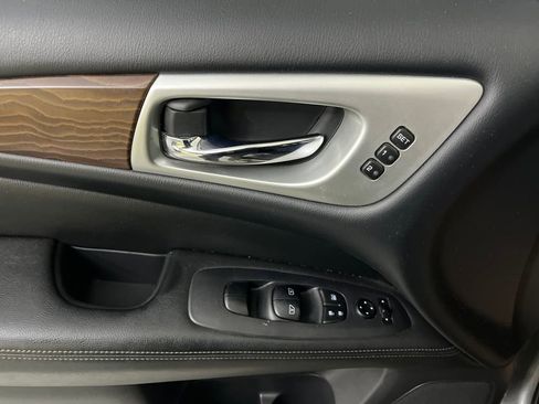 Used 2018 Nissan Pathfinder Platinum image 53