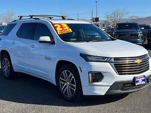 Used 2023 Chevrolet Traverse High Country image 3