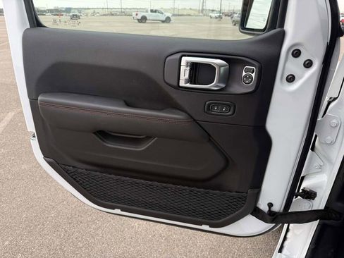 New 2026 Jeep Wrangler Unlimited Rubicon image 19