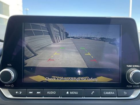 Used 2025 Nissan Rogue SV AWD/4WD image 17