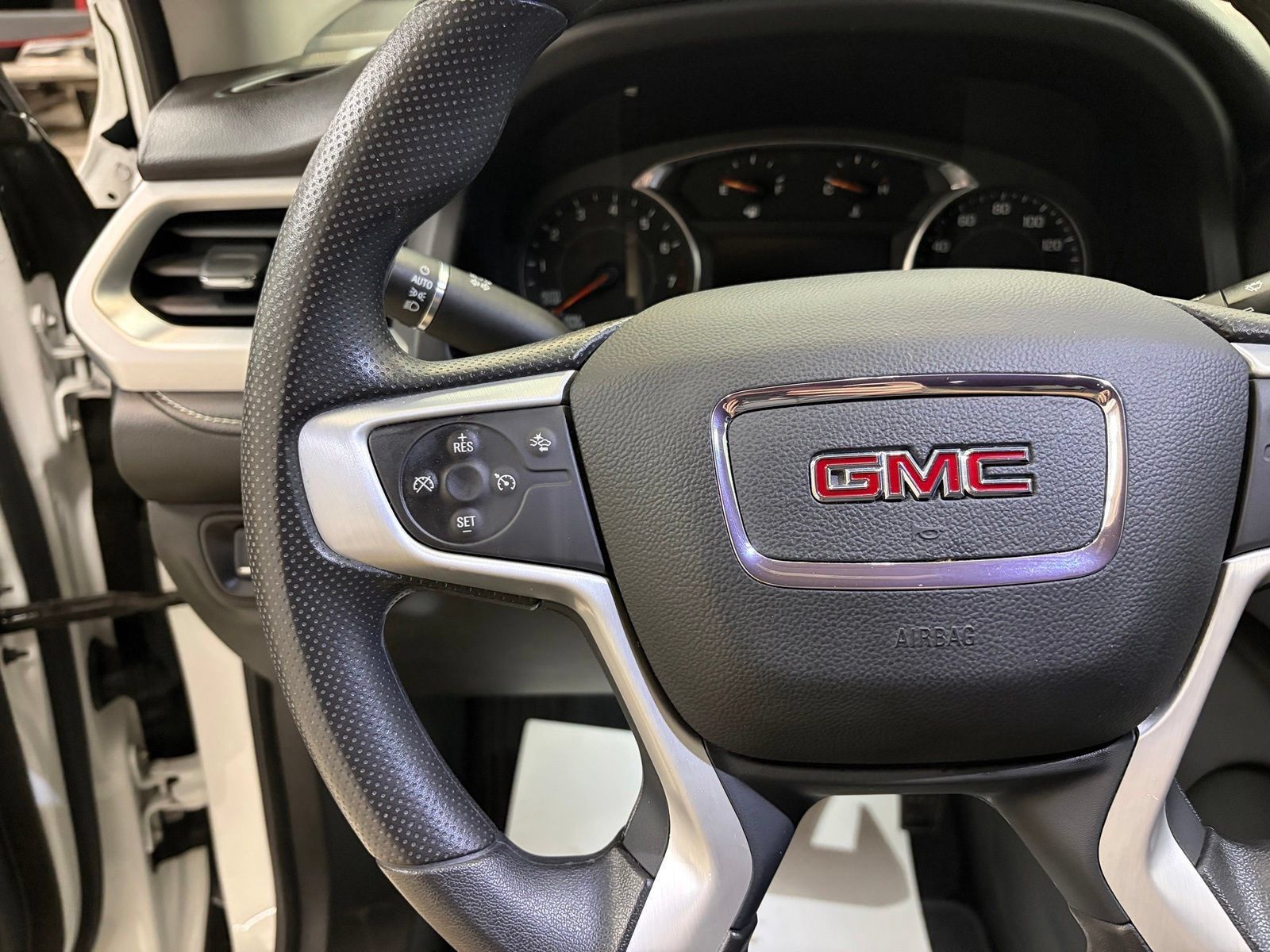 Used 2021 GMC Acadia SLE w/ Driver Convenience Package AWD/4WD image 14