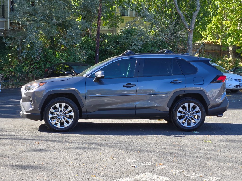Used 2021 Toyota RAV4 XLE Premium FWD image 7