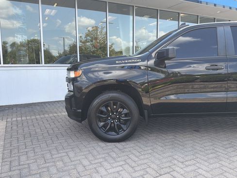 Used 2020 Chevrolet Silverado 1500 Custom w/ Custom Value Package RWD image 9