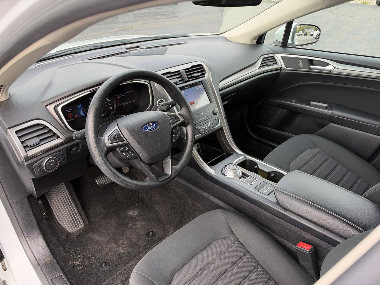 Used 2019 Ford Fusion SE FWD image 11