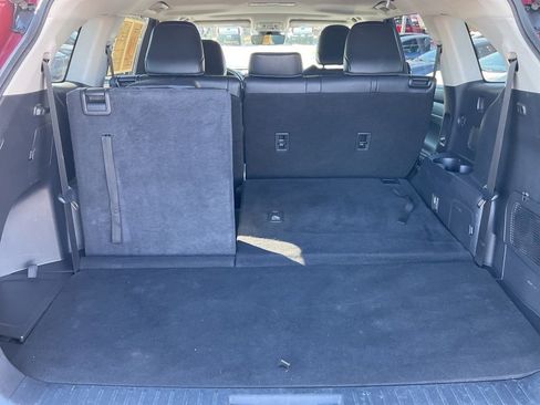 Used 2023 Toyota Highlander XLE image 18