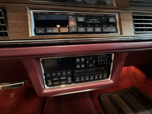 Used 1989 Oldsmobile Ninety-Eight Regency Brougham FWD image 16