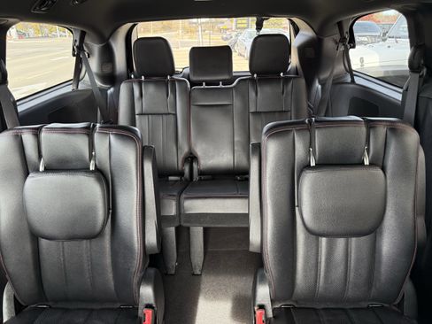 Used 2018 Dodge Grand Caravan GT image 27