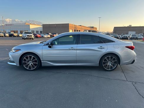 Certified 2019 Toyota Avalon Touring image 2