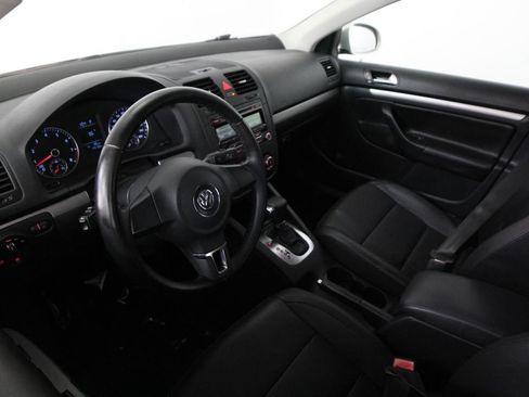 Used 2010 Volkswagen Jetta Limited Edition FWD image 6