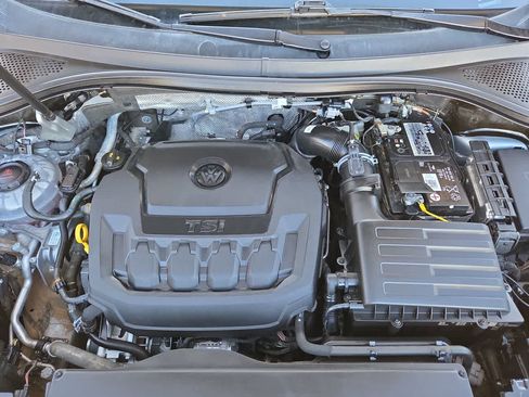 Used 2023 Volkswagen Tiguan SE R-Line image 13