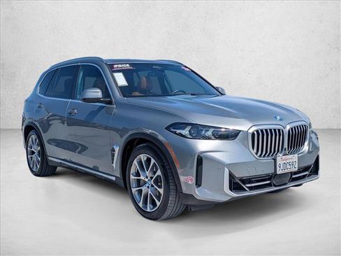 Used 2024 BMW X5 xDrive50e w/ Parking Assistance Package AWD/4WD image 3