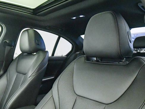 Certified 2023 BMW 330i Sedan w/ Convenience Package RWD image 18