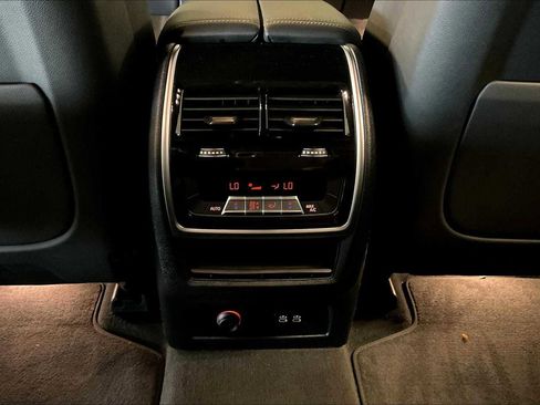 Used 2023 BMW X7 xDrive40i w/ M Sport Package image 29