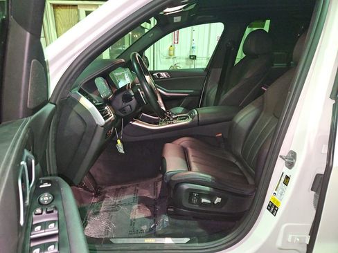 Used 2022 BMW X5 xDrive40i w/ Executive Package AWD/4WD image 7