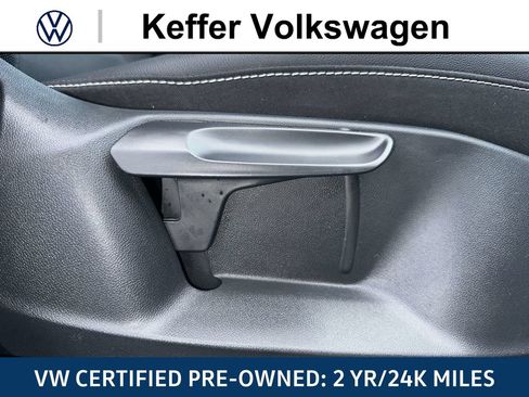 Certified 2023 Volkswagen Taos SE FWD image 38