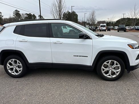 Used 2024 Jeep Compass Latitude image 7