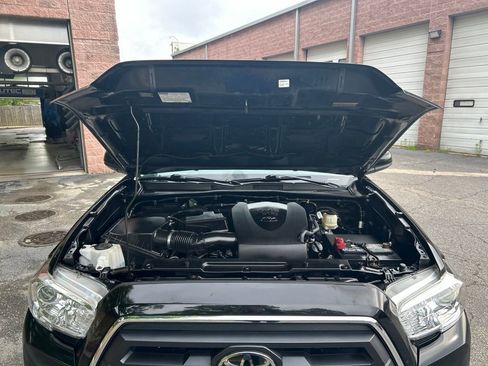 Used 2020 Toyota Tacoma SR5 AWD/4WD image 15