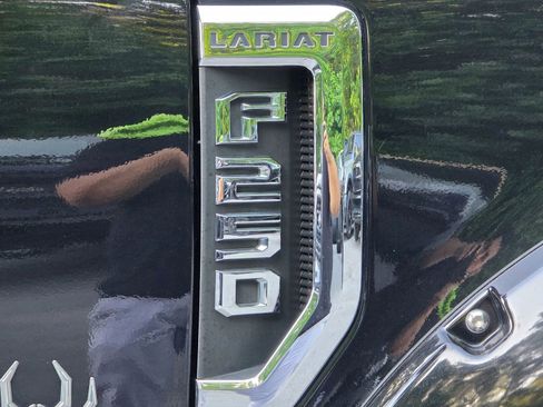 Used 2019 Ford F250 Lariat w/ Lariat Ultimate Package AWD/4WD image 38
