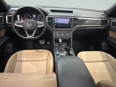 Used 2020 Volkswagen Atlas Cross Sport SE w/ Panoramic Sunroof Package image 18