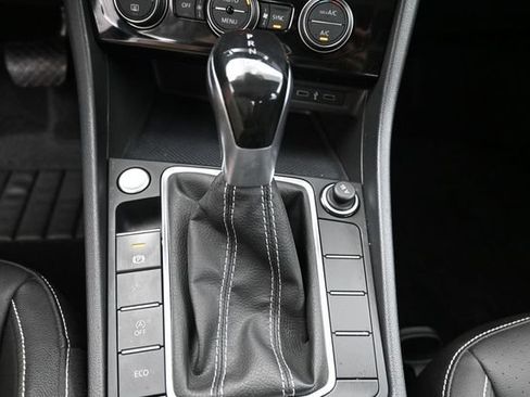 Used 2023 Volkswagen Jetta SE w/ Panoramic Sunroof Package FWD image 25