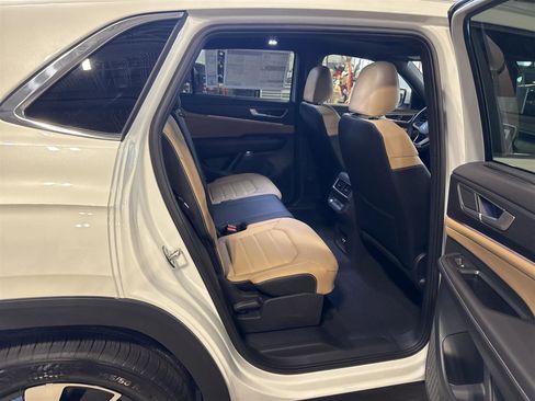 New 2025 Volkswagen Atlas Cross Sport SEL image 37