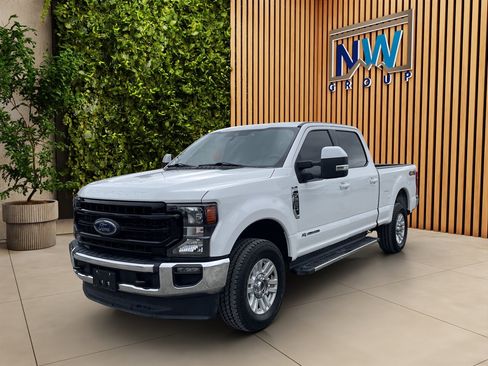 Used 2020 Ford F250 Lariat w/ Lariat Value Package AWD/4WD image 3