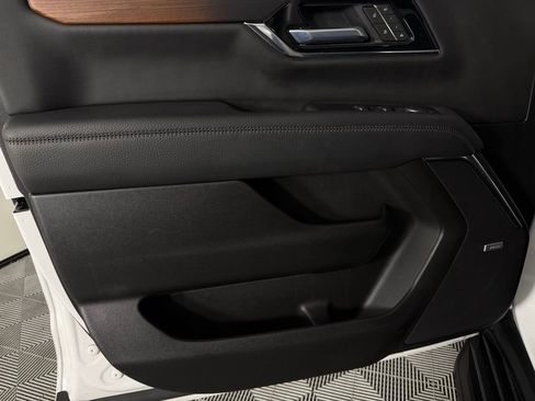 Used 2025 GMC Yukon Denali image 26