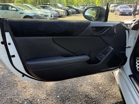 Used 2023 Toyota GR86 Premium w/ ALL Weather Mat Package (TMS) RWD image 12