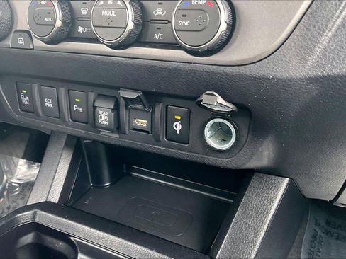 Used 2021 Toyota Tacoma TRD Sport w/ Technology Package image 38