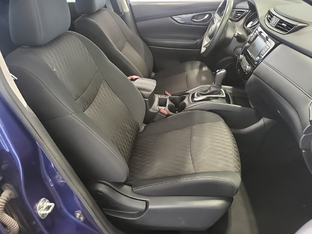 Used 2018 Nissan Rogue SV AWD/4WD image 12