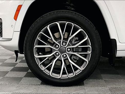 Used 2023 Jeep Grand Cherokee L Summit image 10