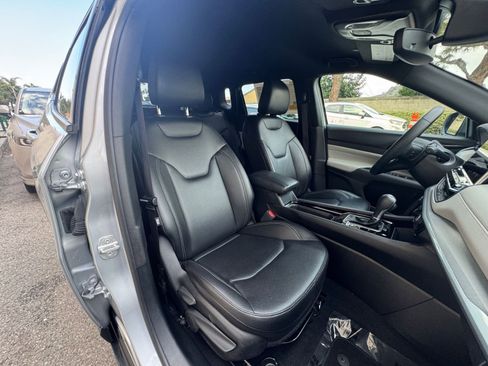 Used 2025 Jeep Compass Limited image 36