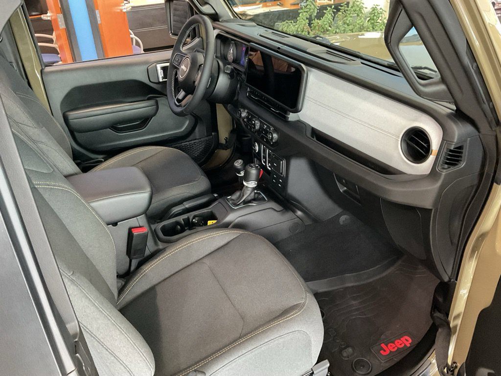 Used 2025 Jeep Wrangler Sport AWD/4WD image 16