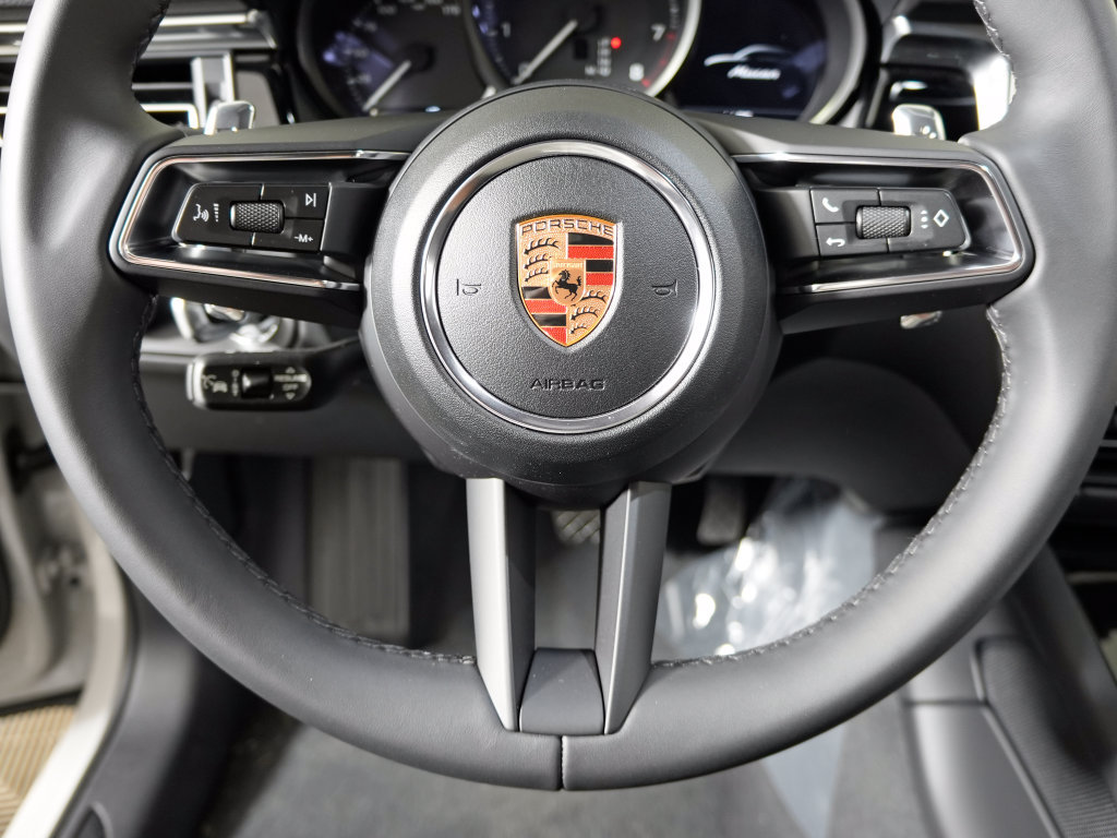Used 2026 Porsche Macan AWD/4WD image 23