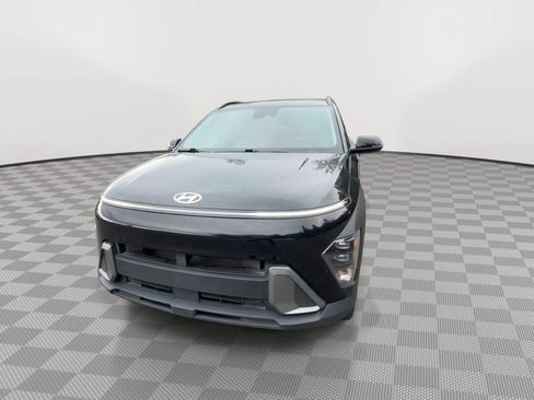 Certified 2025 Hyundai Kona SEL AWD/4WD image 3