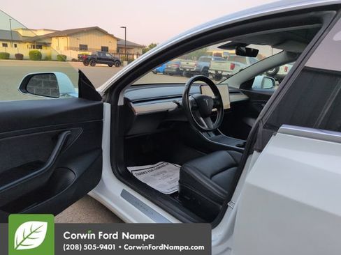 Used 2019 Tesla Model 3 RWD image 9