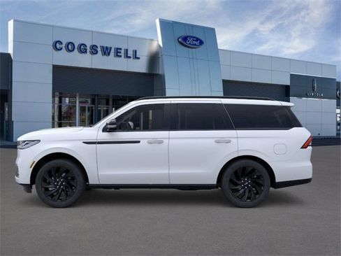 New 2025 Lincoln Navigator Reserve w/ Jet Appearance Package image 3
