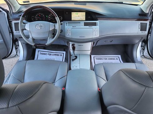 Used 2009 Toyota Avalon Limited image 3