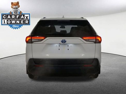 Used 2021 Toyota RAV4 LE image 3