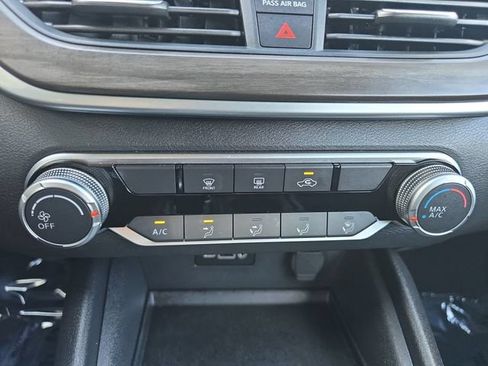 Used 2025 Nissan Altima 2.5 SV FWD image 4
