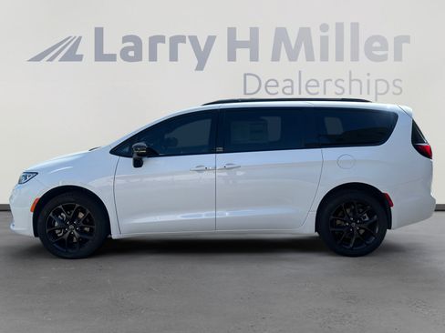 New 2026 Chrysler Pacifica Select w/ S Appearance Package AWD/4WD image 2