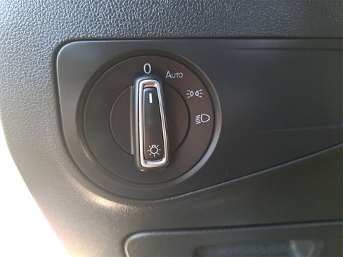 Used 2022 Volkswagen Tiguan SE R-Line image 27