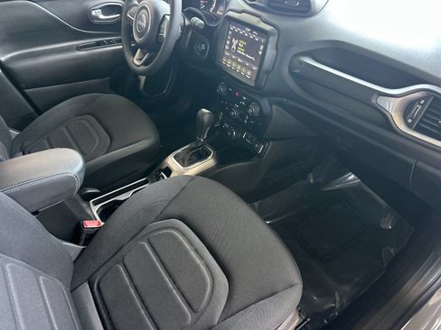 Used 2022 Jeep Renegade Latitude AWD/4WD image 15