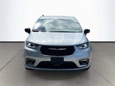 New 2026 Chrysler Pacifica Select image 2