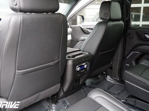 Used 2023 GMC Yukon XL Denali image 34