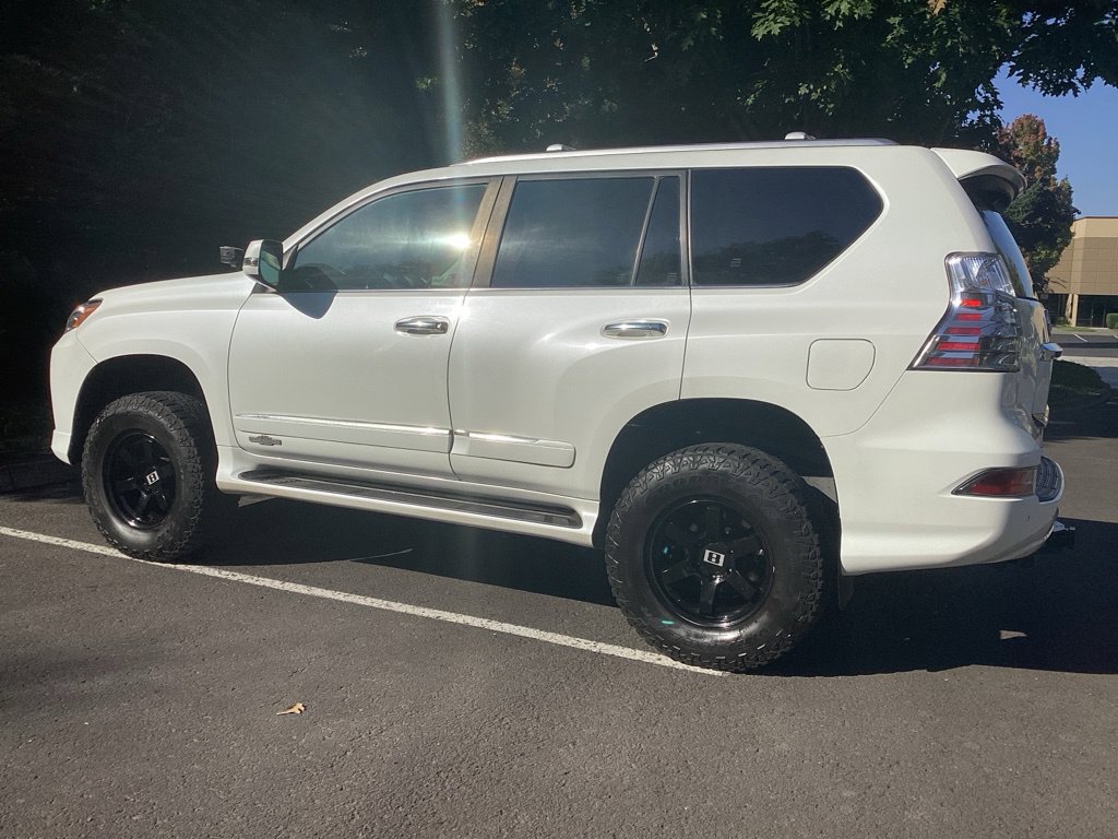 Used 2018 Lexus GX 460 Premium w/ Premium Package AWD/4WD image 9